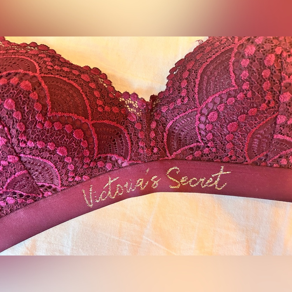 Victorias Secret Push Up Bra (32C)
